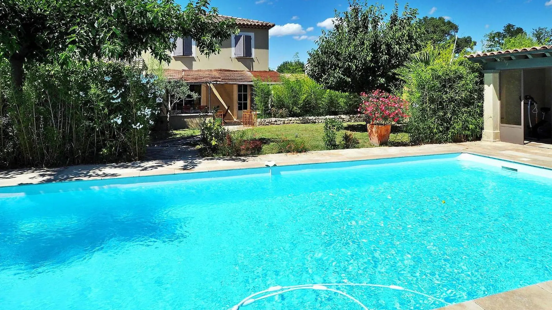 Holiday home Zebre Villa Eyragues